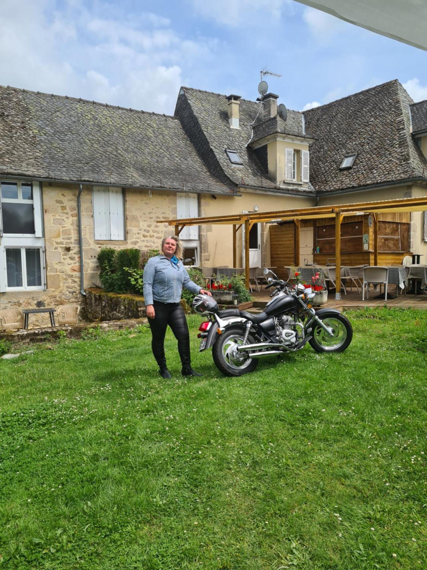 Hotel Saint Julien Aux Bois Exterior photo